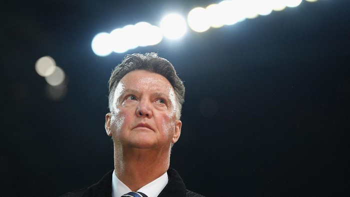 MANCHESTER, ENGLAND - NOVEMBER 21: Louis van Gaal looks on prior to the UEFA Champions League group F match between Manchester City and Feyenoord at Etihad Stadium on November 21, 2017 in Manchester, United Kingdom. (Photo by Laurence Griffiths/Getty Images)
