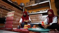 Sama seperti kopi yang memiliki dua varian yang paling kentara dari rasanya, yaitu asam (arabika) dan pahit (robusta), ternyata teh juga memiliki berbagai varian. Untuk mengetahui informasi lebih lengkap, ikuti terus beritanya di detik.com/jelajahtambang.