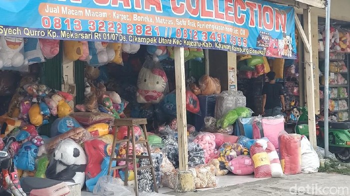 Melihat eksistensi kampung boneka di Karawang