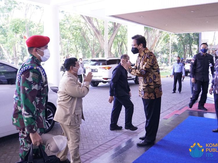 5 Potret Menhan Prabowo Kunjungi ITS, Janji Banyak Order Inovasi Anak Bangsa