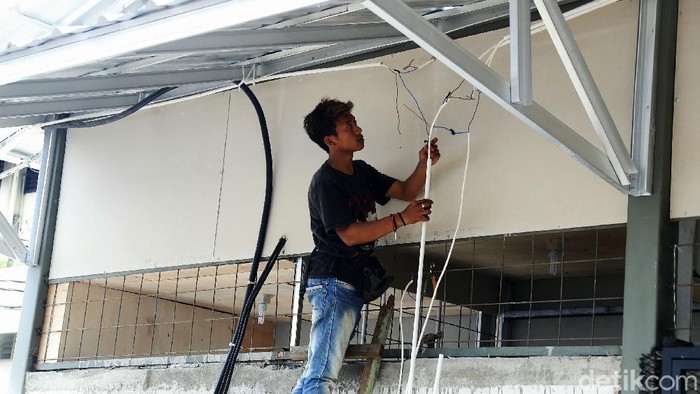 Pembangunan Pasar Kambing Tanah Abang Pasar Lontar atau Pasar Kambing di Tanah Abang terbakar beberapa bulan silam. Kini pembangunan kembali pasar tersebut hampir rampung, termasuk bagian dalam tempat pedagang berjualan.