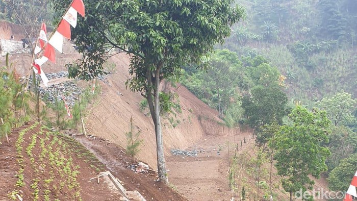 Penataan Puncak Sepur Karawang rawan terjadi longsor