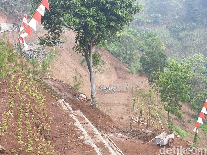Penataan Puncak Sepur Karawang rawan terjadi longsor