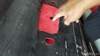 Ada tiga unit perahu yang dimakan tikus. Pihak manajemen mengaku tidak bisa langsung memperbaiki. Sebab, biaya perbaikan sangat mahal bisa mencapai Rp 6 juta, minimal Rp 4 juta. (Eko Susanto/detikTravel)