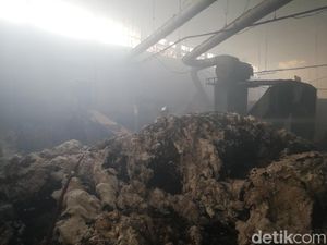 Gudang Pengolahan Limbah Majun di Sumedang Terbakar