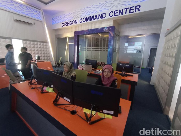 Petugas Layanan 112 Cirebon