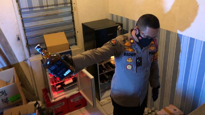 Polisi gerebek gudang miras ilegal di Setiabudi Jaksel
