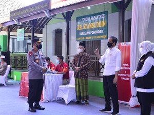 Presiden dan Kapolri Tinjau Vaksinasi Merdeka di Ponpes dan Tempat Ibadah