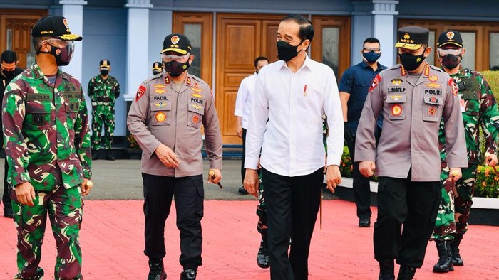Presiden Jokowi dan rombongan hendak menuju ke Jawa Timur (Foto: Laily Rachev - Biro Pers Sekretariat Presiden)