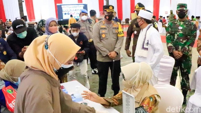 Ribuan Santri Jadi Sasaran Vaksinasi Covid-19 di Jombang