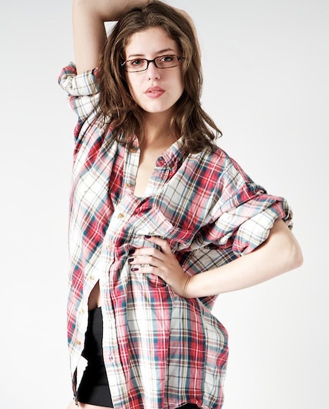 Tujuannya adalah menunjukkan pada pasien bahwa tidak ada yang ditutupi dariku dan mendorong mereka untuk lebih jujur. Untuk beberapa pria, melihat wanita telanjang bisa sangat membantu mereka lebih fokus, tuturnya pada The Daily. Foto: Instagram/Twitter Sarah White