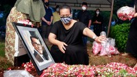 Kondisinya sudah membaik, tapi masih begitu terpukul sepeninggalan istri, Aprilia Puspitawati. Foto: Palevi