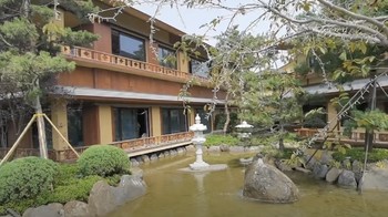 Arsitekturnya memang Jepang banget. Foto: YouTube