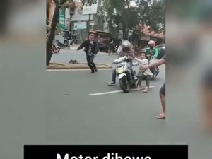 Viral Ojol di Jakbar Terseret Motornya yang Dirampas Debt Collector