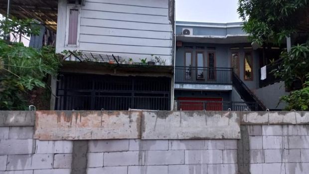 Tembok setinggi 2 meter halangi akses rumah warga di Tangsel