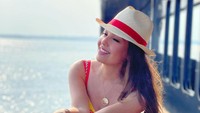 Meski menginjak usia setengah abad, Thalia tetap mempesona. (Foto: Instagram Thalia)