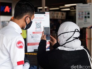 Mohon Bersabar, Kemenkes Perkirakan PeduliLindungi Sudah Oke Jam 9-10