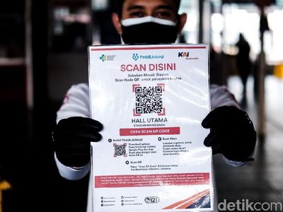 Uji Coba Aplikasi PeduliLindungi untuk Penumpang KRL