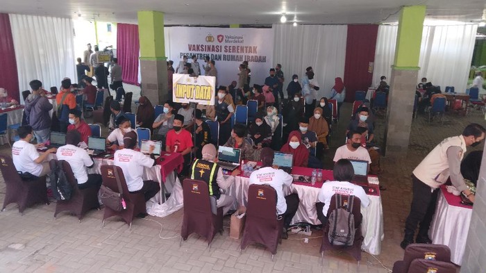 vaksinasi di pondok pesantren