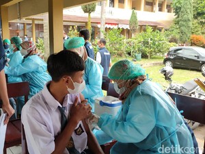 Vaksinasi Pelajar di Bandung Barat Rendah-Kota Cirebon Sisa 60 Kasus Corona