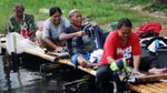 Nggak Nyangka Masih Ada Warga Bekasi Cuci Baju di Sungai Kotor