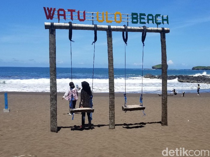 Jember menjadi salah satu kabupaten yang menerapkan PPKM level II. Bupati Jember Hendy Siswanto mengizinkan tempat wisata dibuka kembali.