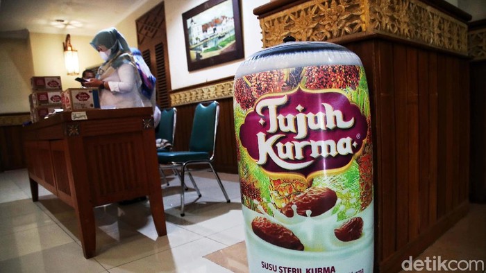 Bantuan Susu Kurma untuk Nakes di DKI Jakarta Dharma Wanita Persatuan (DWP) Provinsi DKI Jakarta menerima bantuan susu kurma. Susu kurma ini akan dibagikan untuk Nakes di wilayah DKI Jakarta.