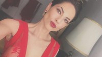 Aktris senior Barbara Mori juga tak kalah seksi dari para bintang muda lainnya. Dok. Instagram