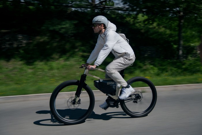 Sepeda listrik BMW i Vision AMBY