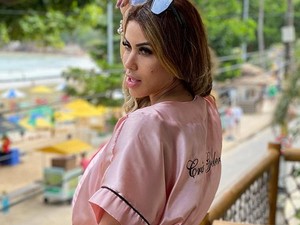 Kisah Model yang Menikahi Diri Sendiri, Dulu Merasa Kesepian