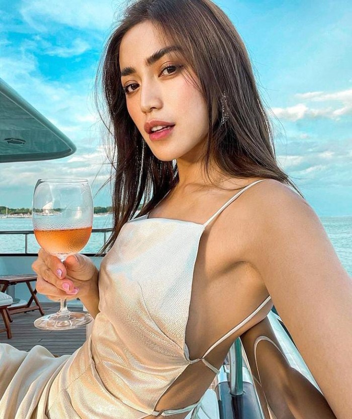 Manisnya Jessica Iskandar Saat Hangout dan Makan Es Krim