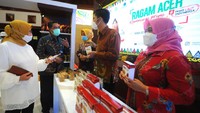 Komitmen tersebut dituangkan dengan memberi dukungan layanan dari segi permodalan, layanan transaksi untuk mendorong inklusi keuangan dan edukasi transaksi digital bagi pelaku usaha UMKM agar mampu bertahan dan bersaing di pasar domestik dan berharap pelaku UMKM mampu merambah potensi bisnis di manca negara.