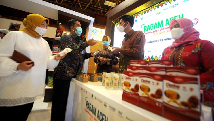 Gerakan Nasional Bangga Buatan Indonesia Kampanye Gerakan Nasional Bangga Buatan Indonesia (Gernas BBI) digelar di Banda Aceh. Berbagai pihak pun turut mendukung acara tersebut.