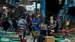 Hiruk Pikuk Aktivitas di Pasar Minggu Saat Jakarta PPKM Level 3