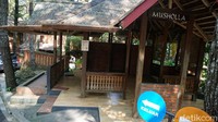 Ada dua musala di komplek Jambuluwuk Convention Hall & Resort Puncak, Bogor. Letaknya di persimpangan jalan di tengah-tengah kawasan.
