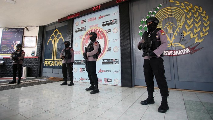 Jenazah Korban Kebakaran di Lapas Tangerang Dievakuasi ke Rumah Sakit Kebakaran terjadi di Lapas Kelas I Tangerang pada Rabu (8/9) dini hari. Kebakaran maut itu menewaskan 41 narapidana (napi).