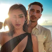 Belakangan ini Jessica Iskandar kembali diperbincangkan karena isu dirinya pindah agama demi sang kekasih. Dalam fitur tanya jawab di Instagram pribadinya, Jessica pun menjawab beberapa pertanyaan netizen seputar isu pindah agama dirinya. Foto: Instagram/@inijedar