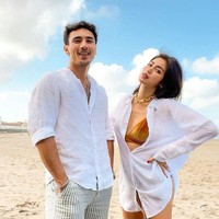 Jessica Iskandar sendiri belum lama ini memang diketahui telah melakukan pembaptisan. Sebelumnya Jessica adalah seorang muslim. Namun dia menjelaskan bahwa proses pindah agama yang dipilihnya itu tidak ada hubungannya dengan sang kekasih, Vincent Verhaag. Foto: Instagram/@inijedar