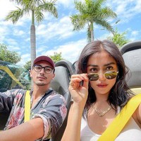 Jessica sendiri dibaptis oleh guru muay thai yang pernah mengajarnya, Andre Talabessy. Menurut pengakuan Jessica, proses pindah agamanya menjadi Kristen itu merupakan keinginan dari Jessica sendiri, bukan untuk mengikuti keyakinan sang kekasih. Foto: Instagram/@inijedar