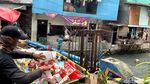 Jorok! Kali Jati Bunder Tanah Abang Dipenuhi Sampah