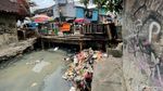Jorok! Kali Jati Bunder Tanah Abang Dipenuhi Sampah