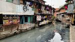 Jorok! Kali Jati Bunder Tanah Abang Dipenuhi Sampah