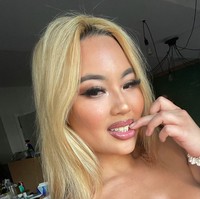 Kazumi mengatakan bahwa dia berkencan dengan seorang pria dan dibawa ke sebuah restoran yang tampaknya sudah disewa. Tidak disangka, di resto tersebut ternyata tengah mengadakan pesta seks. Foto: dok. Instagram/@kazumisworld