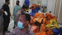 Saat kebakaran Lapas Tangerang terjadi, Rika menyebutkan lapas dihuni 2.069 narapidana dan tahanan. Padahal lapas hanya bisa dihuni oleh 900-an orang. Sementara itu, petugas yang berjaga hanya berkisar 13 orang. Mereka dibagi ke empat blok. ANTARA FOTO/MUHAMMAD IQBAL.
