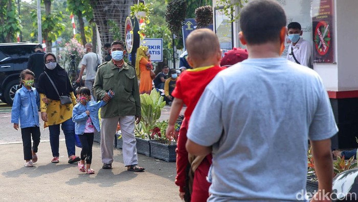 Keluarga Korban Kebakaran Lapas Tangerang Datangi Crisis Centre Ditjen Pemasyarakatan membuka crisis centre terkait kebakaran di Lapas Tangerang. Keluarga korban pun berdatangan mencari tahu nasib kerabat mereka.