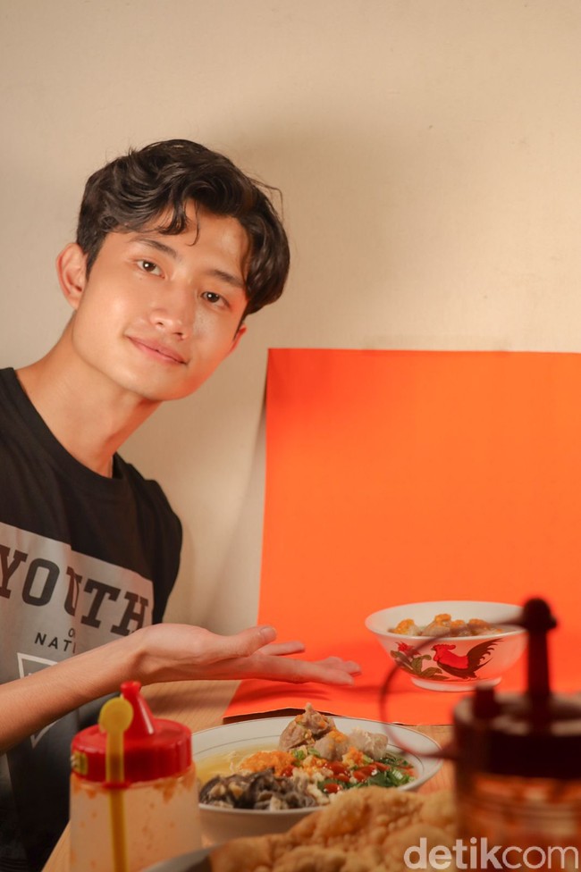 Kedai bakso Daffa dan Diska yang buka mulai pukul 11.00 - 21.00 WIB terletak di Jalan Waas No. 10b, Batununggal, Bandung, Jawa Barat. Menurut Daffa, menu yang disajikan beragam mulai dari bakso kuah, mie bakso dan mie yamin dengan harga mulai dari Rp 16 ribu sampai Rp 25 ribu. Foto: Dok. pribadi Diska.