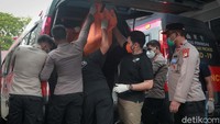 Jenazah korban kebakaran ini dibawa ke Rumah Sakit Polri Kramat Jati, Jakarta Timur untuk dilakukan uji forensik.