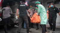 Penyebab kebakaran diduga akibat arus pendek listrik.