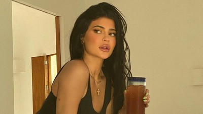 Kylie Jenner Hamil, Model Cantik Ini Doyan Es Kopi dan Grapefruit
