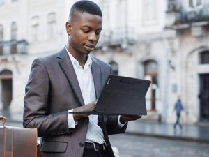 Lenovo Bikin Chromebook Mewah dengan Layar OLED